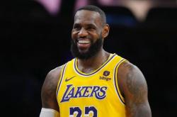 1xBit体育新闻-乔治在NBA赛场上展现出色表现，引发热议