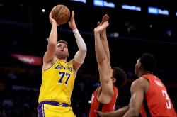 1xBit体育亚洲官网-活塞客场战胜雄鹿，福尔茨出色助攻