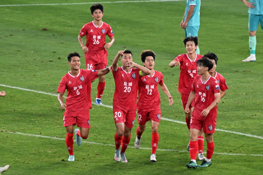 某支球队在国际赛事中连胜两场