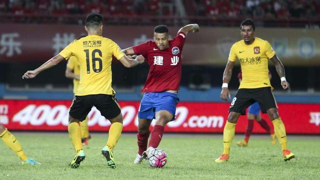 恒大主场不敌建业，保级压力增大的简单介绍