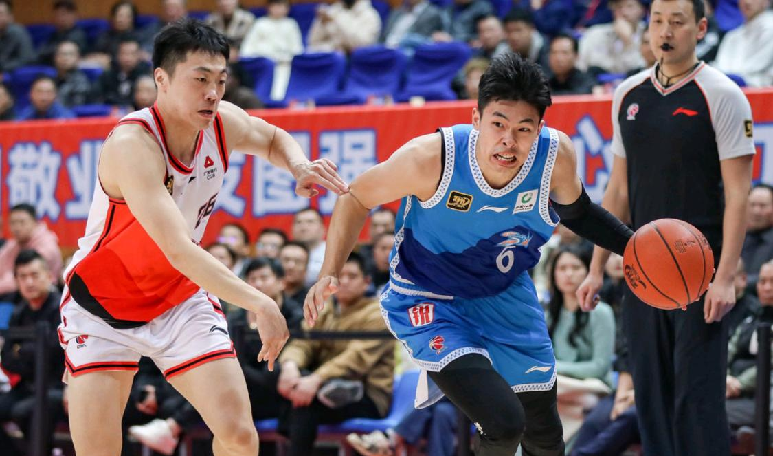 福建队主帅解约，球队战绩起伏大