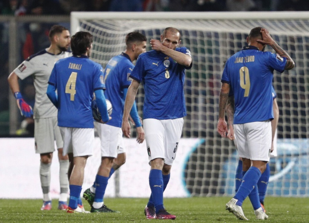 包含意大利豪取-胜利，稳坐半决赛席位的词条