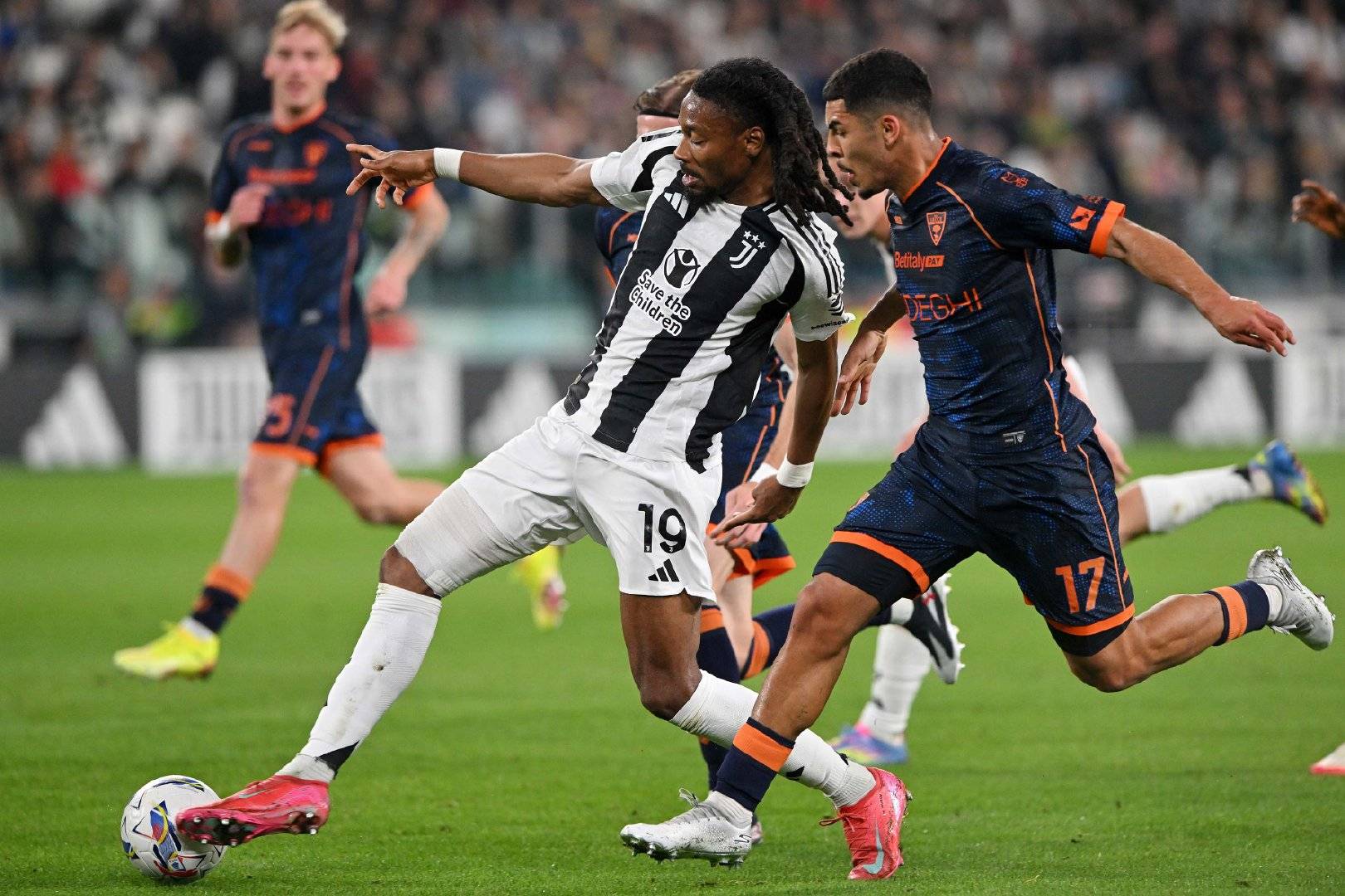 尤文图斯客场逆袭,惊险战胜博洛尼亚 尤文图斯客场逆袭,惊险战胜博洛尼亚