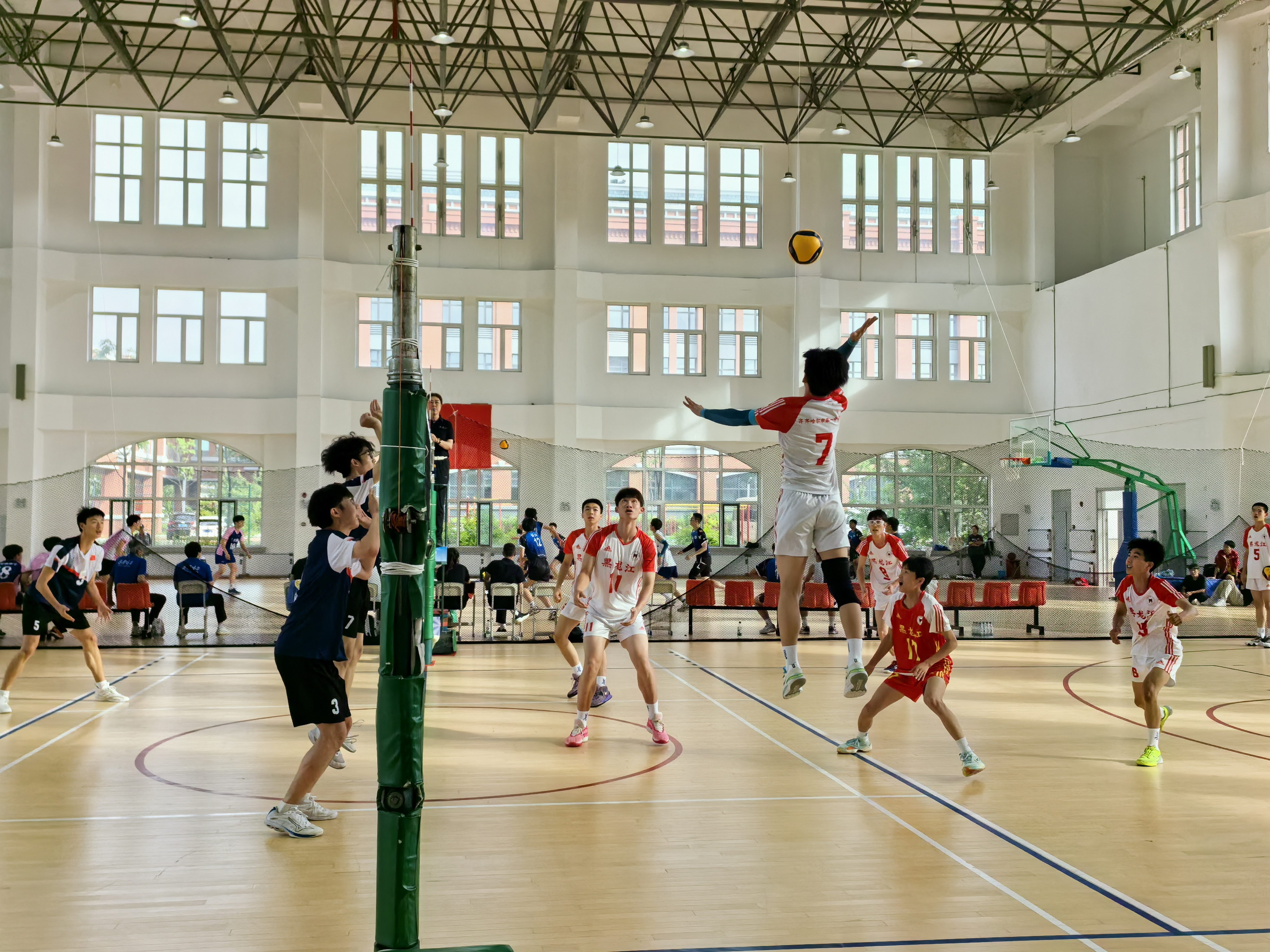 关于体育赛事现场的气氛热烈高涨,精彩连连的信息 关于体育赛事现场的气氛热烈高涨,精彩连连的信息