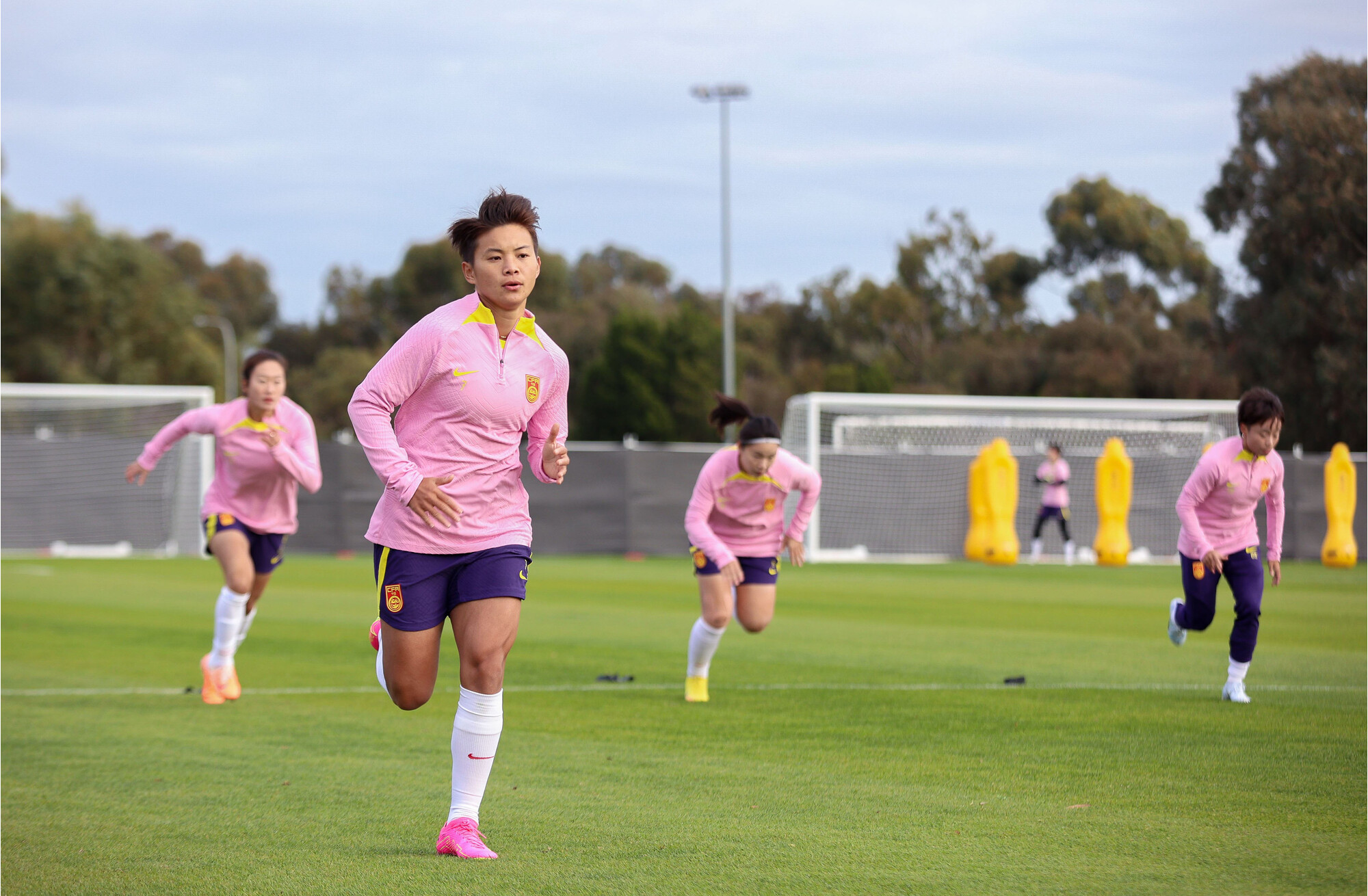 包含取胜秘诀揭秘：女足国家队备战国际比赛的词条