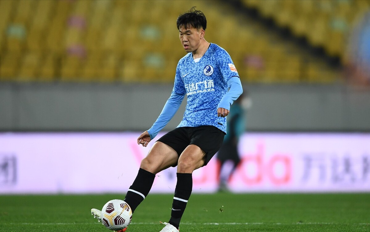 包含队长发挥出色，率领球队取得关键胜利的词条