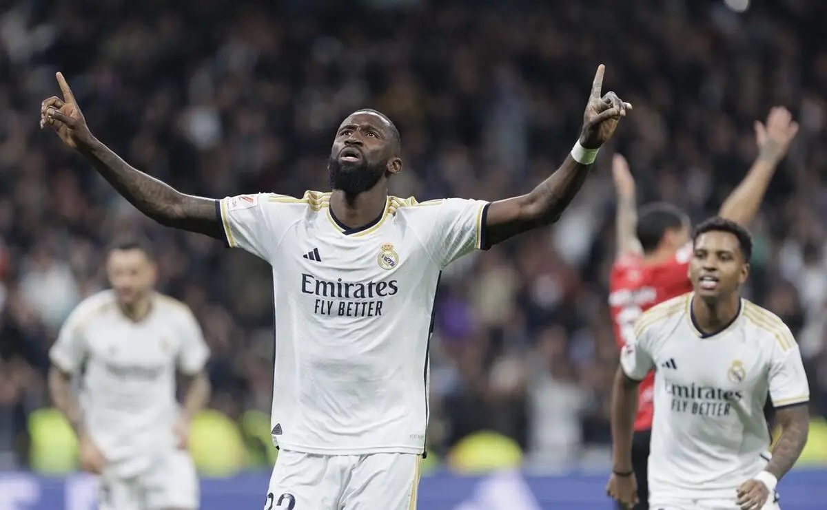 瓦伦西亚大获全胜，欧冠比赛震惊全球