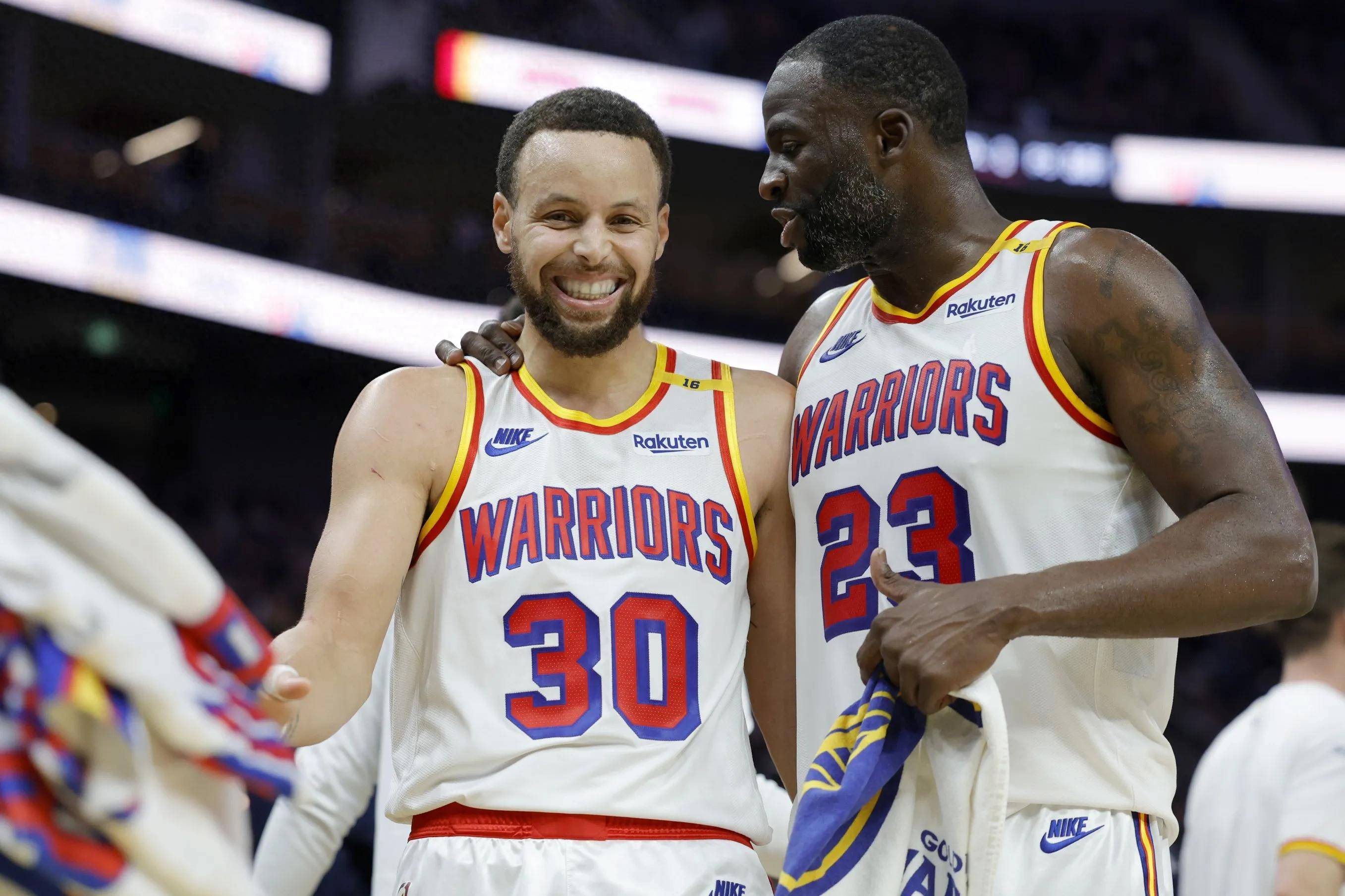 库里再砍40分,带领勇士逆转击败湖人 库里再砍40分,带领勇士逆转击败湖人