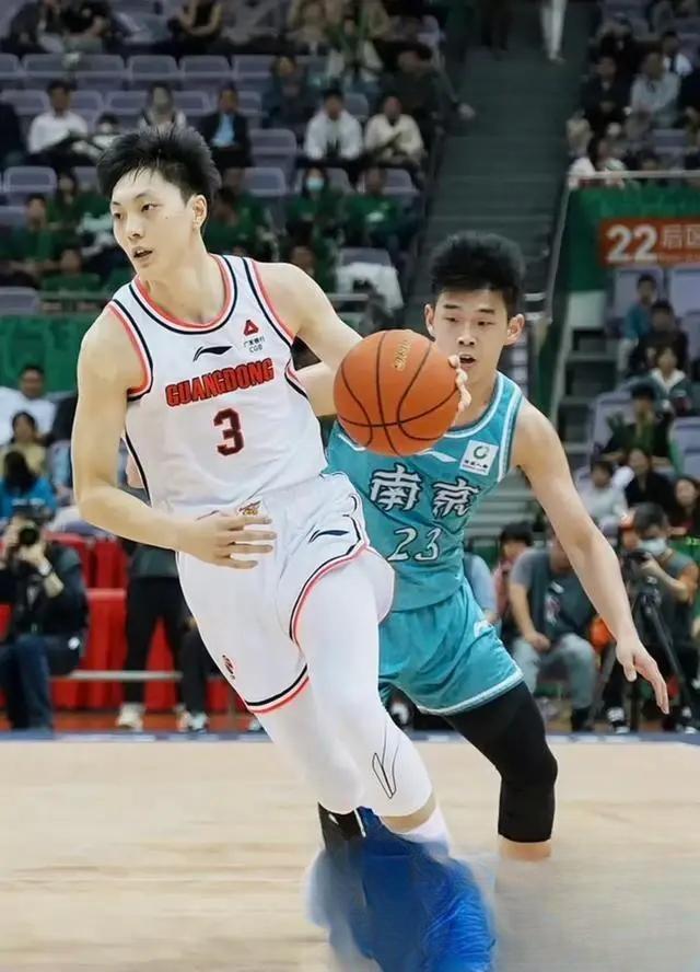 包含广东华南虎主帅谈战术调整，全队备战状态火热的词条