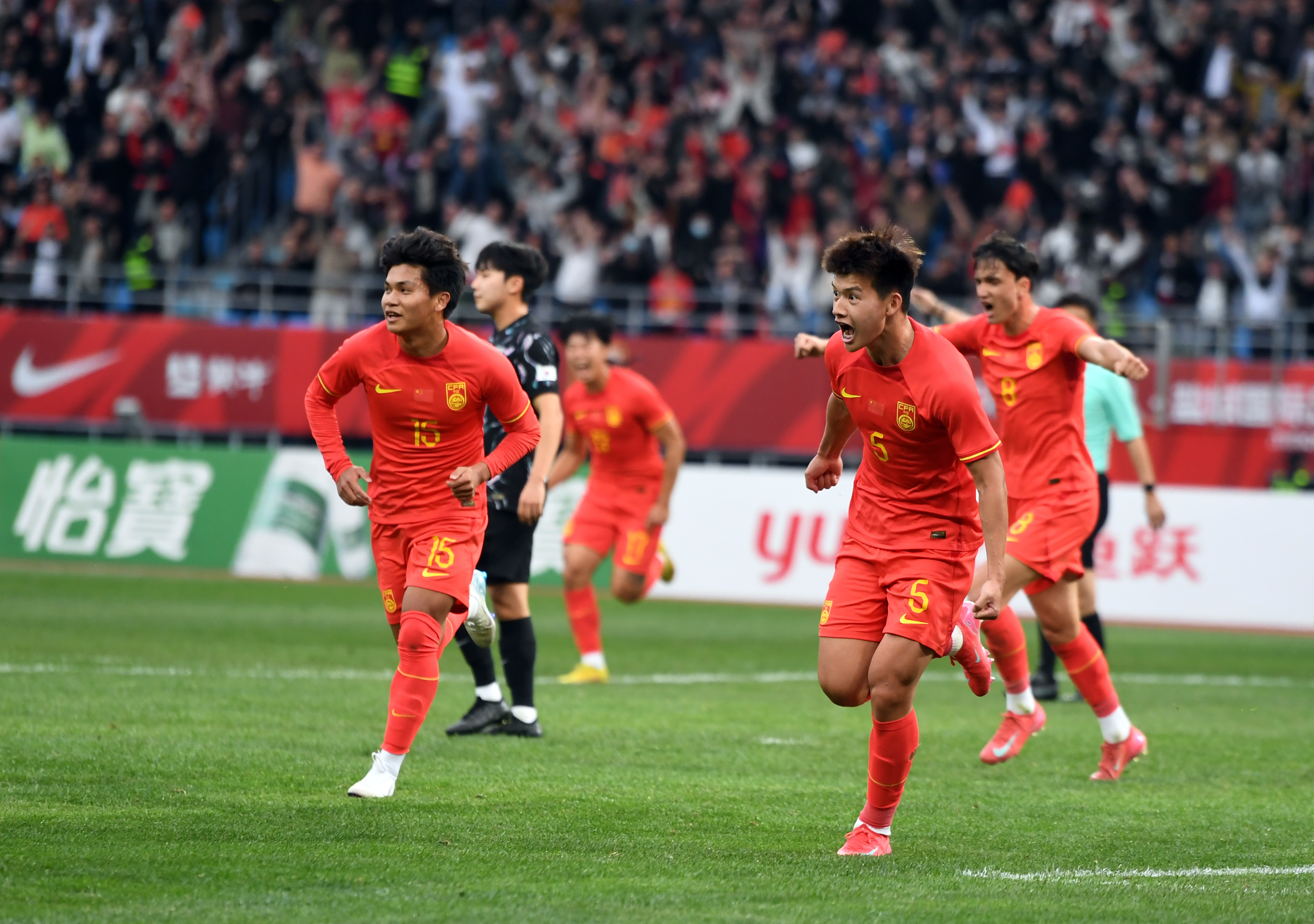 亚洲杯赛呈现出紧张激烈局面 亚洲杯赛呈现出紧张激烈局面