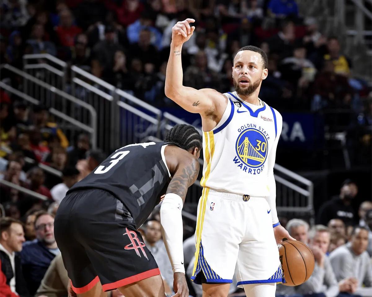 勇士不敌热火,库里表现亮眼 勇士不敌热火,库里表现亮眼