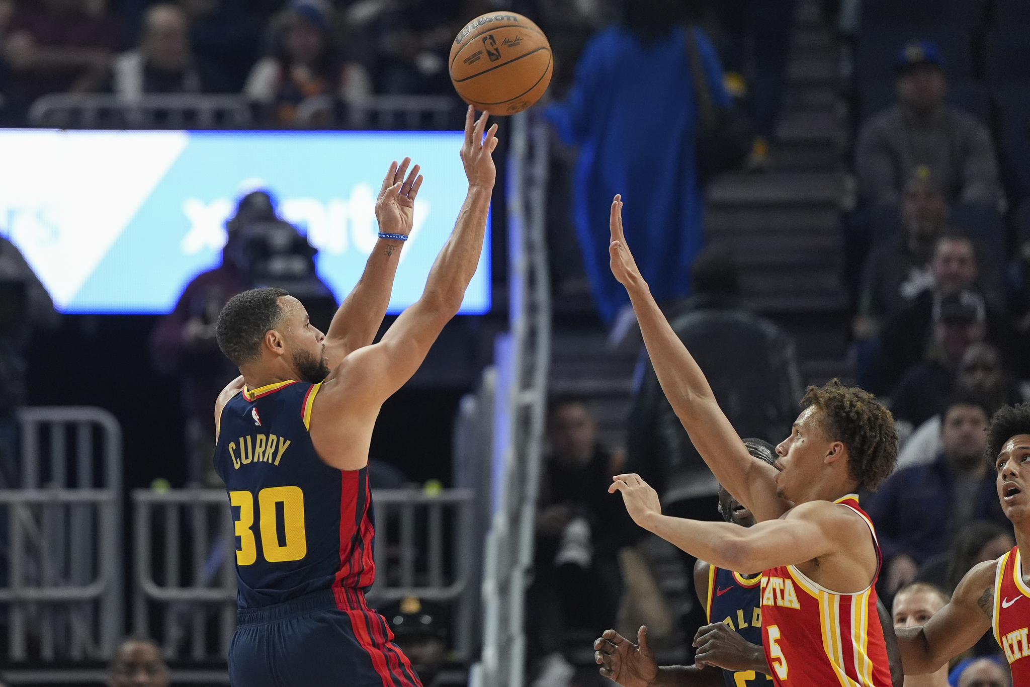 勇士轻取老鹰，斯蒂芬-库里当选总统的简单介绍