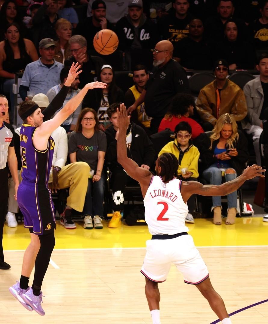 快船击败湖人，湖人遭遇连败