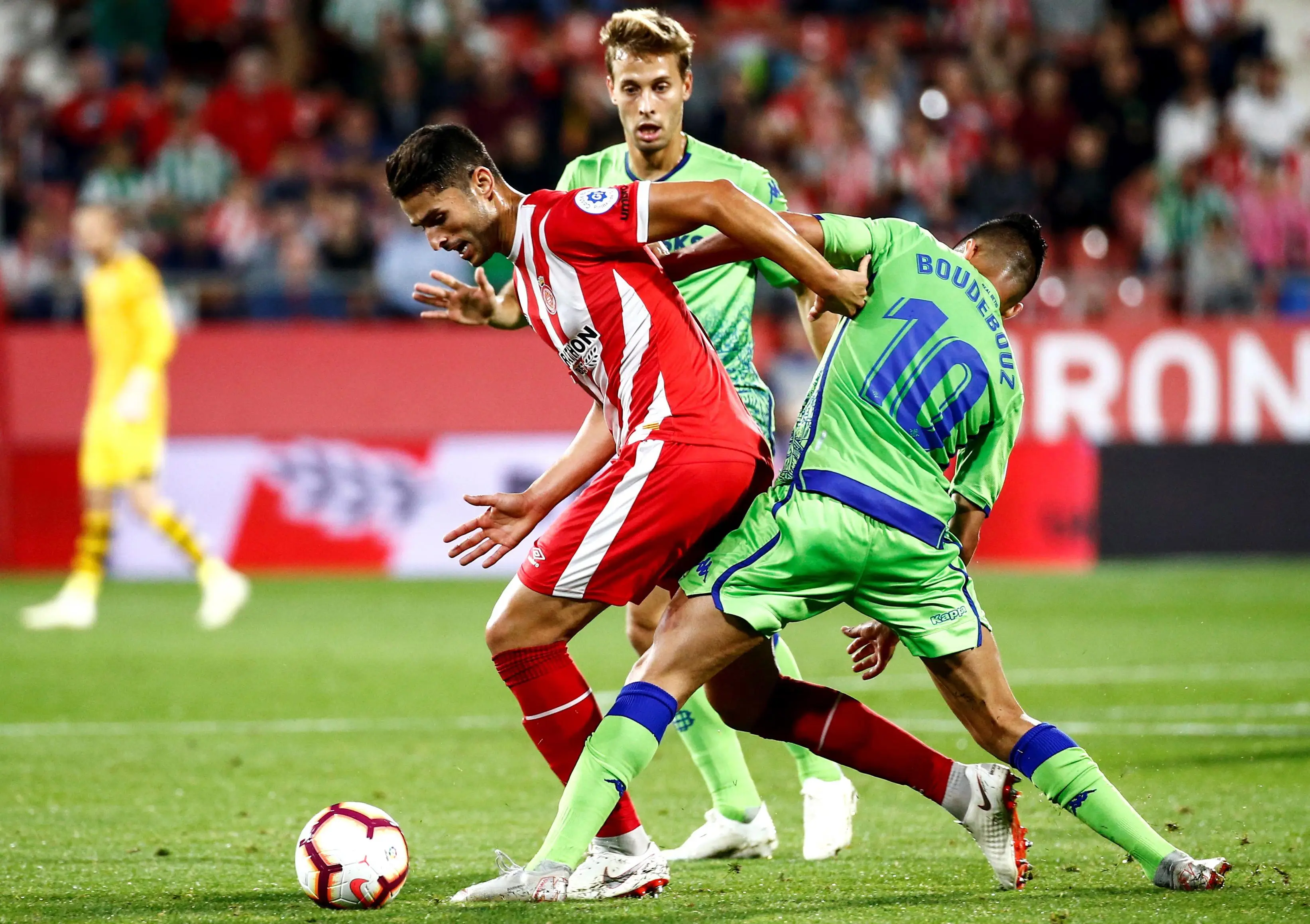 热血沸腾,赛场上演激情碰撞 热血沸腾,赛场上演激情碰撞