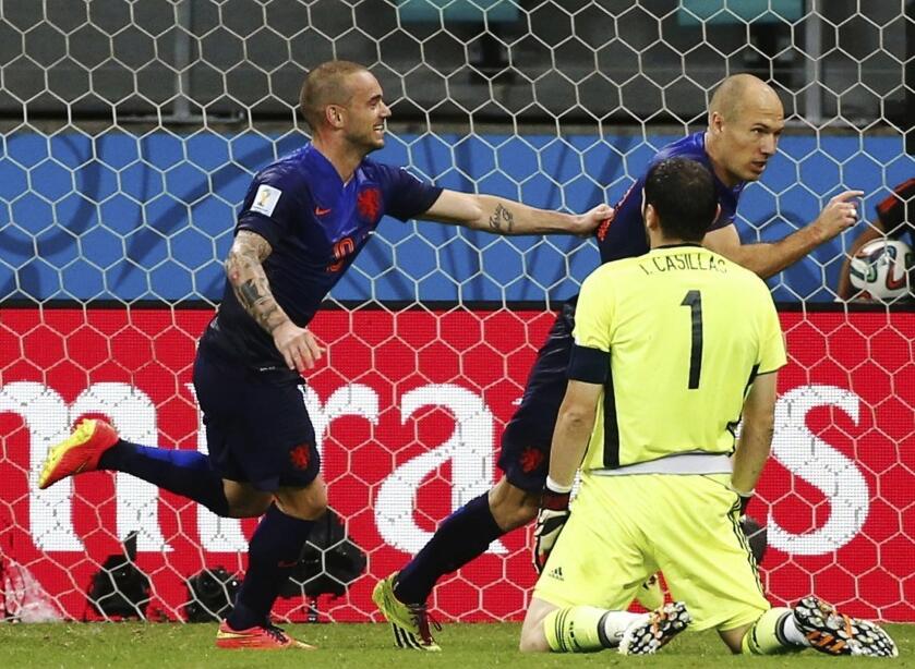 豪门困境，卫冕冠军险胜晋级